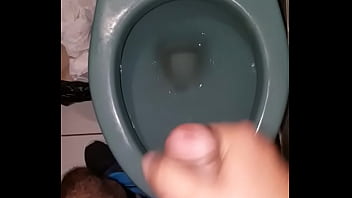 Preview 3 of Jens Ass - Eyaculando en el ba&ntilde_o