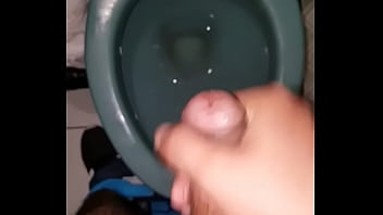 Preview 1 of Jens Ass - Eyaculando en el ba&ntilde_o