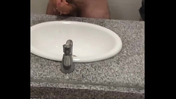Preview 4 of Masal Porn - Paja y acabada a escondidas en el ba&ntilde_o del trabajo
