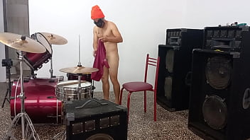 Preview 2 of Rayp Sex - LA REINA DE LA BANDA DE ROCK TENIENDO SEXO EL DIA DE HALLOWEEN CON EL AMERICANO ATLETICO DE GRAN PENE!! LA ZORRA DISFRUTA FOLLANDO Y MONTA COMO UNA PUTA EN EL DEPARTAMENTO DE ENSAYOS MUSICALES.