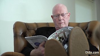 Preview 1 of Casting Woodman Wendy G - Old man fingers his online date pussy for the first time and she cums