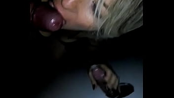 Preview 4 of Adriana Reallifecam Masturbating - Esposa &Aacute_ghata Lokona na cabinne do Inner chupando pau do marido junto com outro macho
