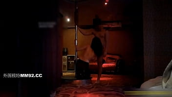 Preview 1 of Face Down Curvy Butt Vs Bbc - 有钱富二代高级休闲会所总统套房体验头牌高颜值苗条大奶女公关全套服务钢管艳舞床上干到地板肏的叫老公