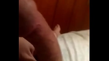 Preview 2 of Amateur Slut Gags On Shots - Resistindo para come&ccedil_ar a alisar a pica dura&ccedil_a