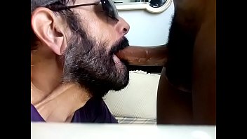 Preview 2 of Www Desi Sutras Com - Uma Gozada No Fundo da Boca