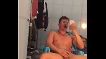 Preview 4 of Latin Milf Hunt - Novinho pirando na punheta