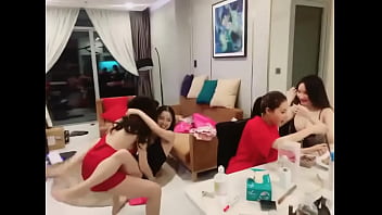 Preview 1 of Wet Shirt Nipples - d&acirc_m học sinh