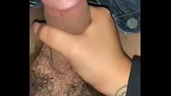 Preview 4 of Socio Y Doo - Handjob in car