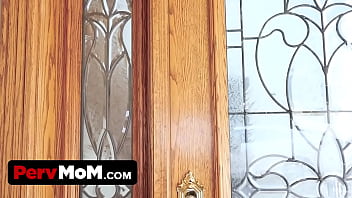 Preview 1 of Vom Son Gezwungen - Fucking my friend&#039_s stepMOM
