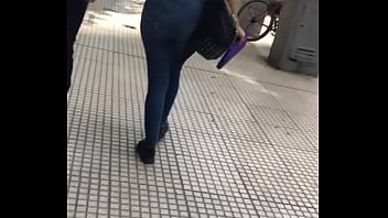 Preview 3 of 69 Age Grirl Blou - Morocha culona en jeans