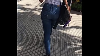 Preview 4 of 69 Age Grirl Blou - Morocha culona en jeans