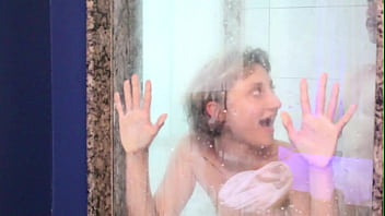 Preview 4 of Kagley Lynn Karter - Malhado no banho rola sem camisinha na cama