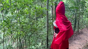 Preview 1 of Squirt Uber - le doy una rica cogida a caperucita roja en el bosque a cambio de cuidarla del lobo malo,  termino d&aacute_ndole la mejor follada de su vida hl