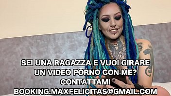 Preview 1 of Xxx Video Chod - MAX FELICITAS SCOPA UNA RASTA GIOVANE ITALIANA E TATUATA FORTISSIMO FINO A FARLA VENIRE LADY BLUE