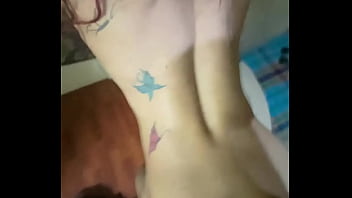 Preview 2 of Reluctant Wife Threesome First - NEGAO MUSCULOSO FODENDO HARD A RUIVA TATUADA - Completo no red