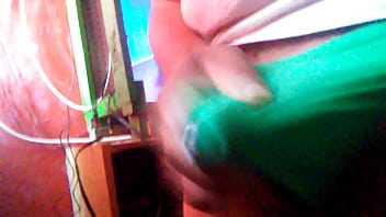 Preview 2 of Bigtits Teen Teasing On Webcam - Me masturbo con calzon verde
