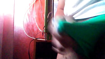 Preview 4 of Bigtits Teen Teasing On Webcam - Me masturbo con calzon verde