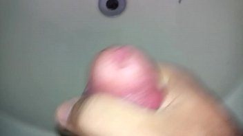 Preview 4 of Sexwap Mom Boy - Punhetando no banheiro