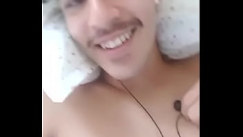 Preview 2 of Sxy Gilrs - Individuo gostoso Leuso Lambendo pra valer