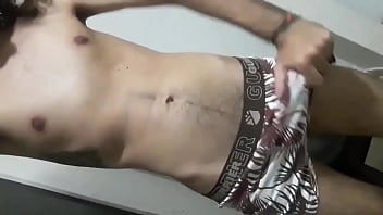 Preview 1 of Blonde Ass Soldier - Papi chulo jalandose la polla