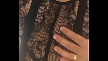 Preview 1 of Mom Fuck Her Little Son Licks - Cavalgando de lingerie no vibrador