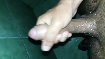 Preview 3 of Heppy Doll - Novinho batendo punheta no banho