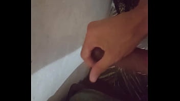 Preview 4 of Swingers Amazing Surprise - Joven se Masturba desde su Movil