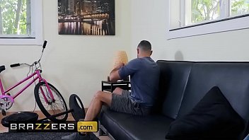 Preview 1 of Xxxx Bf Dj Vied - Milfs Like it Big - (Cory Chase,  Damon Dice) - Hot Sweaty Day - Brazzers