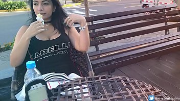 Preview 2 of Anne Curti - Safada Gozando em Publico com brinquedo interativo Public female orgasm interactive toy girl with remote vibe outside