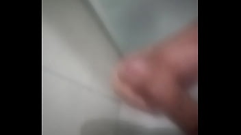 Preview 2 of 19 Year Old Girl Fucking - Massageando meu grande pau
