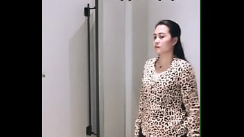 Preview 2 of Nouty Hot - Hot Tante fitting baju