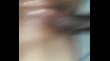 Preview 1 of Mom Fucked While Exercise 2016 - Colocando s&oacute_ a cabecinha na buceta