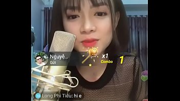 Preview 2 of Live Teasing - Phương Kẹo 01
