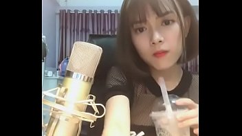 Preview 4 of Live Teasing - Phương Kẹo 01