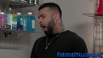 Preview 1 of Gull Phana - Big cock hunk rides dick