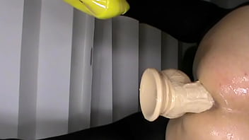 Preview 2 of Bnat Mrakoch - Grosso e lungo dildo con venature e ventosa B