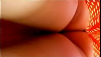 Preview 2 of Amatur First Time Bisexual - bajo falda 2