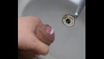Preview 3 of My Mom Is Fucking Crazy - Gozando na pia
