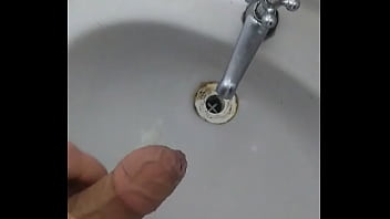 Preview 4 of My Mom Is Fucking Crazy - Gozando na pia