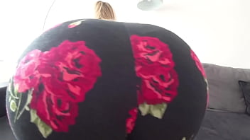 Preview 1 of Sosso De B - Girl with a big ass loves to fuck through panties