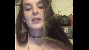 Preview 4 of New English Porn Video - gostosa do periscope pagando peitinho ao vivo PARTE 1