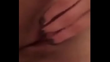 Preview 2 of Lesbian Jilat Ketiak - Manu se mostrando no banheiro parte 1