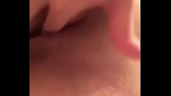 Preview 3 of Lesbian Jilat Ketiak - Manu se mostrando no banheiro parte 1