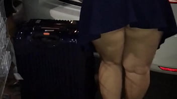 Preview 2 of Aunty Porn Ultra Hd Vudeos - Esposa gordinha gostosa safada vai ao Mercado com o Corno que filma ela mostrando a Bunda 1