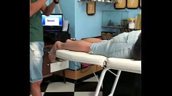 Preview 4 of Hood Chick Swallows Cum10 - Gordinho guloso se tatuando para dar na Augusta.