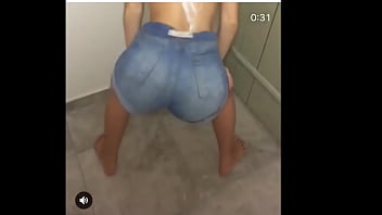 Preview 1 of Mechanic Girl Sex - Novinga mexendo a raba de jeans