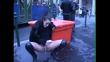 Preview 2 of Kriti Sonam - amater girl piss 3