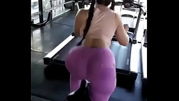 Preview 1 of Download Romantis - Chica en gym leggins ajustados
