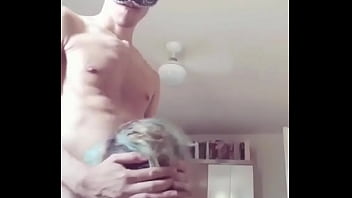 Preview 1 of From Daddy - Engolindo todo leite da pica enorme