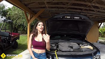 Preview 2 of Xxxx Big Land - Roadside - Latina wife has sex with her mechanic outside